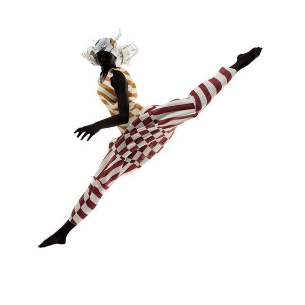 プリーツ プリーズ イッセイ ミヤケ、写真家フランシス・ジャコベッティを映像と音で体感する企画展「PRISM」を開催