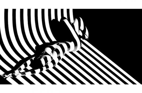 プリーツ プリーズ イッセイ ミヤケ、写真家フランシス・ジャコベッティを映像と音で体感する企画展「PRISM」を開催