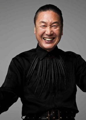 “100mランウェイ”を全力疾走!? 山本寛斎ファッションショーに秋元梢ら出演