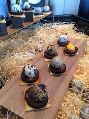 六本木ヒルズに眺望・アート・美食を楽しめるミュージアムレストラン「THE MOON」オープン