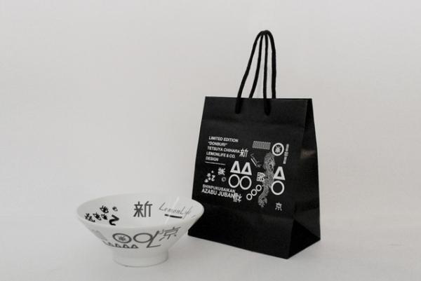 人気ラーメン店「新福菜館 麻布十番店」の“かっこいいドンブリ”、「れもんらいふ」千原がデザイン