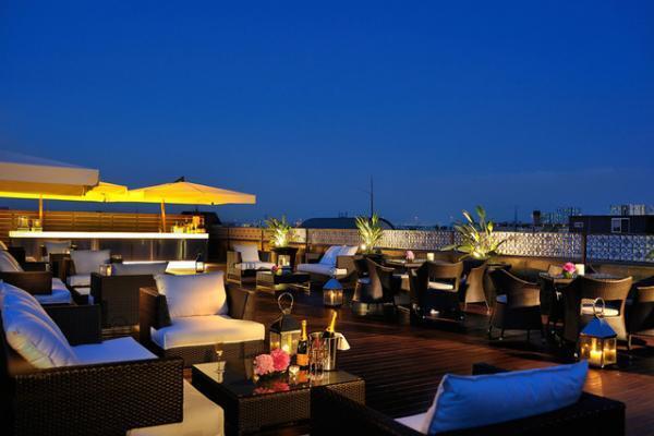 築80年、重要建造物「芦屋モノリス」屋上に幻想的な“ビアガーデン”オープン