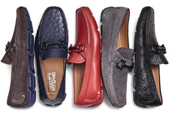 フェラガモがメンズドライビングシューズのオーダーを開始。名入れサービスも