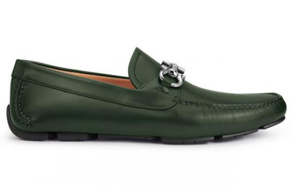 フェラガモがメンズドライビングシューズのオーダーを開始。名入れサービスも