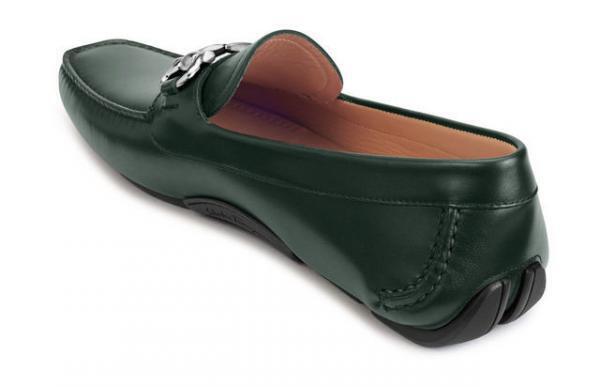 フェラガモがメンズドライビングシューズのオーダーを開始。名入れサービスも