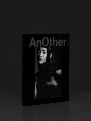 表紙はリアーナ。世界初、動画＆オーディオを内蔵『アナザー・マガジン』のデジタルリミテッド版