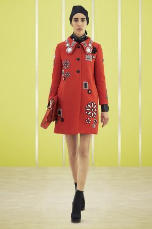 マーク ジェイコブスはキラキラ＆刺しゅうのフラワーで陽気なムード【16年リゾート】