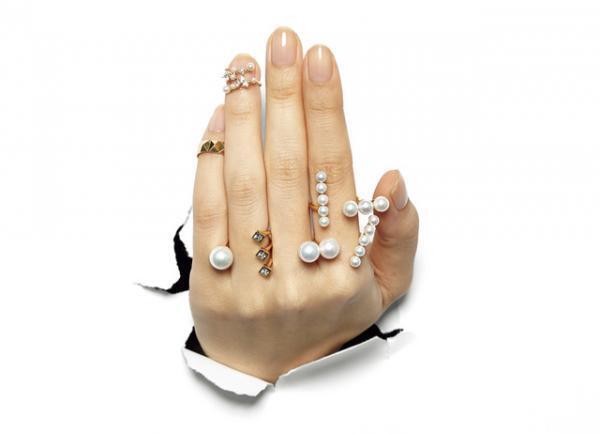 夏の旅を彩るアクセサリー。伊勢丹バイヤー推奨はカラーストーンやエキゾチックなデザイン