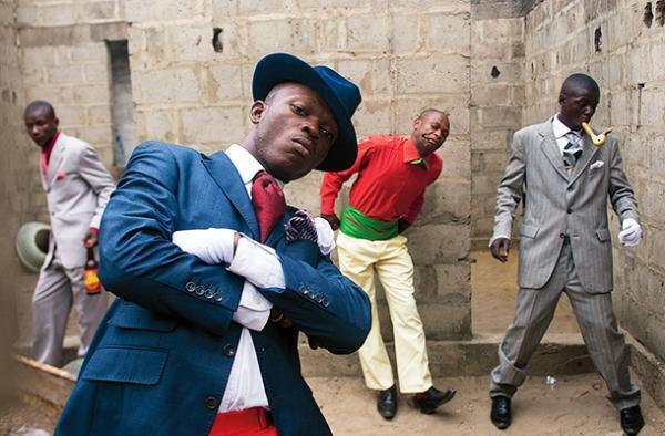 【プレゼント】お洒落で優雅なコンゴの紳士協会「サプール」を捉えた写真集を1名様に