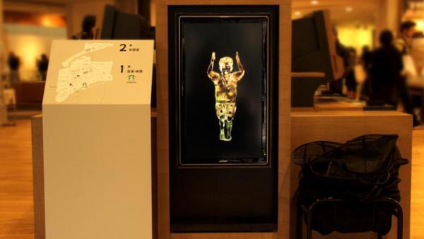 チームラボ新作は“光る鯉”が踊る。世界初の池の水面プロジェクションを展開