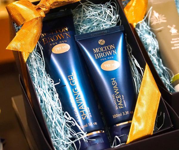 伊勢丹メンズが提案する、父の日の“コスメ”。クラランスやモルトンブラウンからキットが登場