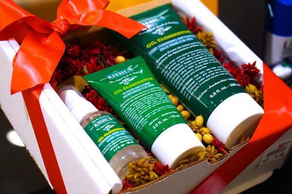 伊勢丹メンズが提案する、父の日の“コスメ”。クラランスやモルトンブラウンからキットが登場