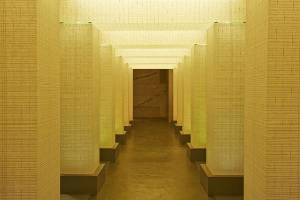 見せる「展示」としまう「保管」を両立、和紙×映像×音楽が融合したインスタレーション