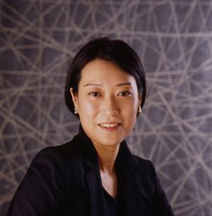 見せる「展示」としまう「保管」を両立、和紙×映像×音楽が融合したインスタレーション