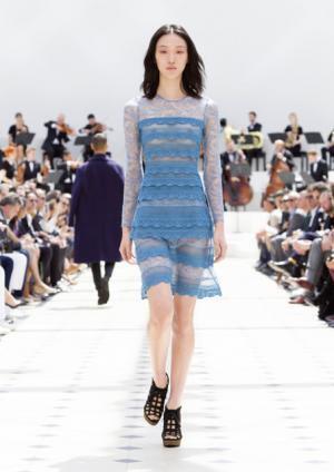 バーバリー プローサムのロマンチックなブリティッシュテーラー【2016春夏メンズ】