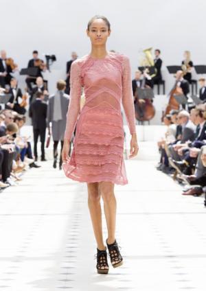 バーバリー プローサムのロマンチックなブリティッシュテーラー【2016春夏メンズ】