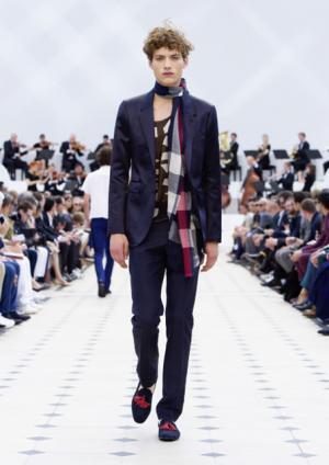 バーバリー プローサムのロマンチックなブリティッシュテーラー【2016春夏メンズ】