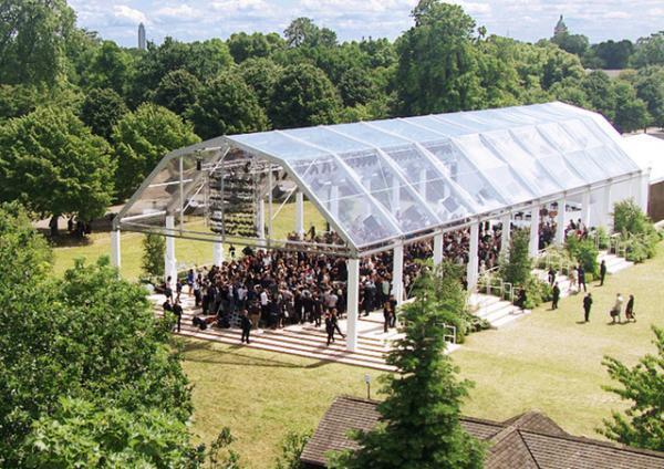 バーバリー プローサムのロマンチックなブリティッシュテーラー【2016春夏メンズ】