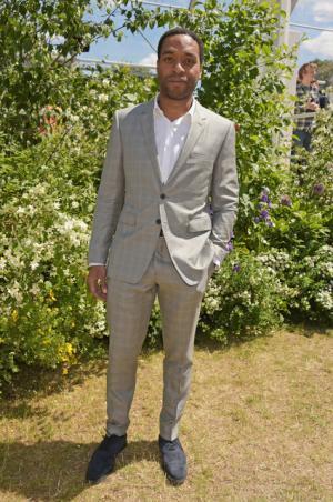 バーバリー プローサムのロマンチックなブリティッシュテーラー【2016春夏メンズ】