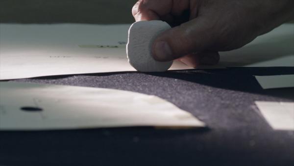 ヴァレンティノ、伊勢丹メンズでデニムパンツのMTOサービスを期間限定で実施