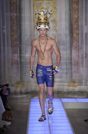 モスキーノがピッティで発表した超絶2016春夏メンズワールド【2016春夏メンズ】