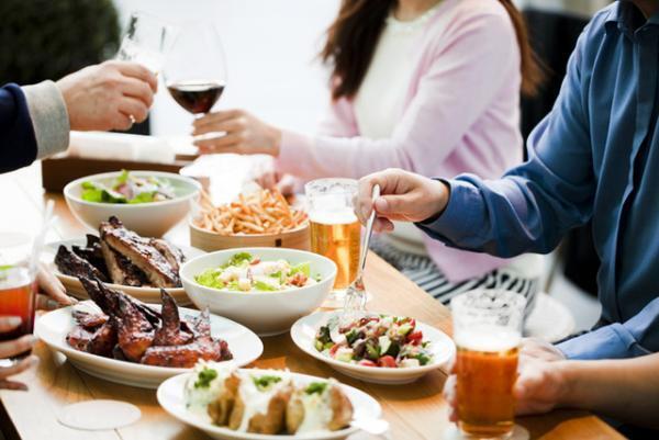 アンダーズ 東京の夏季限定メニューは北海道の恵みにBBQ、フルーツたっぷりカクテル