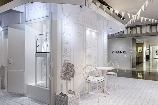 シャネル、新宿伊勢丹で新作ブライダルジュエリーを紹介。愛を伝える「カメリアの花」も登場