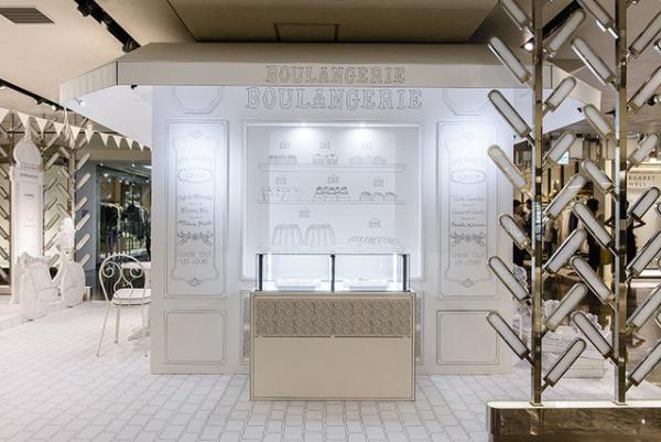 シャネル、新宿伊勢丹で新作ブライダルジュエリーを紹介。愛を伝える「カメリアの花」も登場