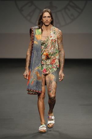 過激さに拍車がかかるヴィヴィアン・ウエストウッド・マンのメッセージ【2016春夏メンズ】