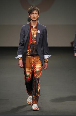 過激さに拍車がかかるヴィヴィアン・ウエストウッド・マンのメッセージ【2016春夏メンズ】