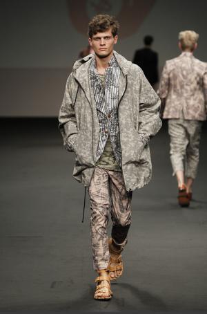 過激さに拍車がかかるヴィヴィアン・ウエストウッド・マンのメッセージ【2016春夏メンズ】