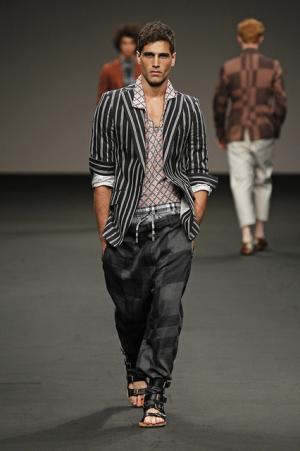 過激さに拍車がかかるヴィヴィアン・ウエストウッド・マンのメッセージ【2016春夏メンズ】