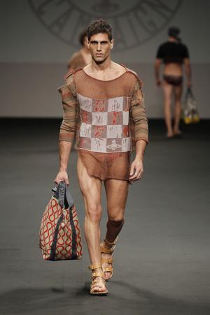 過激さに拍車がかかるヴィヴィアン・ウエストウッド・マンのメッセージ【2016春夏メンズ】