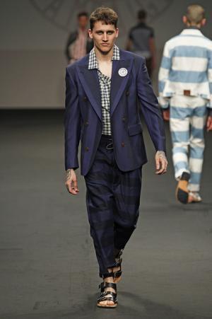 過激さに拍車がかかるヴィヴィアン・ウエストウッド・マンのメッセージ【2016春夏メンズ】