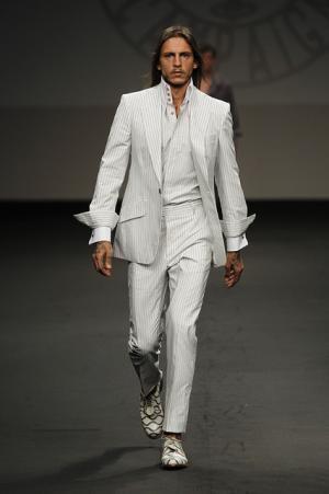 過激さに拍車がかかるヴィヴィアン・ウエストウッド・マンのメッセージ【2016春夏メンズ】