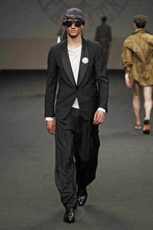 過激さに拍車がかかるヴィヴィアン・ウエストウッド・マンのメッセージ【2016春夏メンズ】