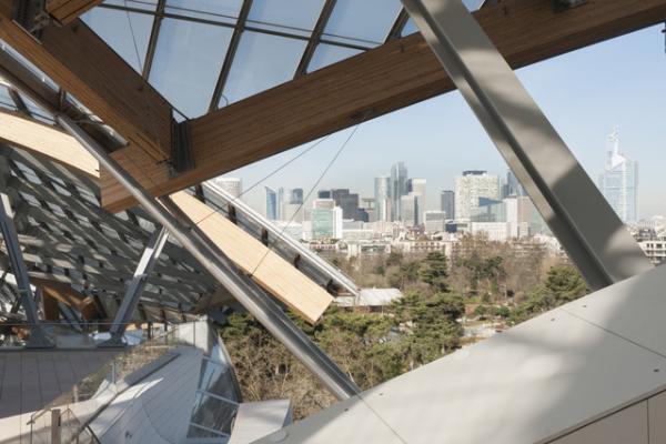 エールフランスに導かれて訪れる、「フォンダシオン ルイ・ヴィトン」とラデュレのサロン