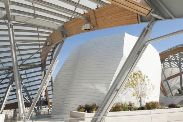 エールフランスに導かれて訪れる、「フォンダシオン ルイ・ヴィトン」とラデュレのサロン