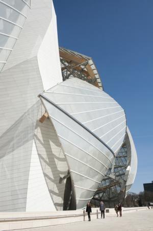 エールフランスに導かれて訪れる、「フォンダシオン ルイ・ヴィトン」とラデュレのサロン