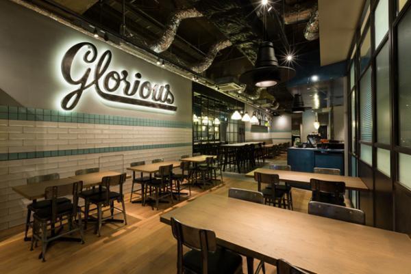 あったかバンズ×冷たいアイスの限定バーガー、ディーゼルが手掛けるカフェに登場