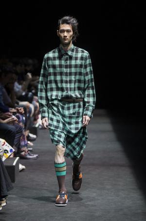 ファセッタズムがミラノで初の海外ランウェイ、TOKYOモードをレイヤードで【2016春夏メンズ】