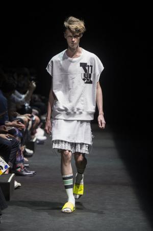 ファセッタズムがミラノで初の海外ランウェイ、TOKYOモードをレイヤードで【2016春夏メンズ】