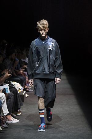 ファセッタズムがミラノで初の海外ランウェイ、TOKYOモードをレイヤードで【2016春夏メンズ】