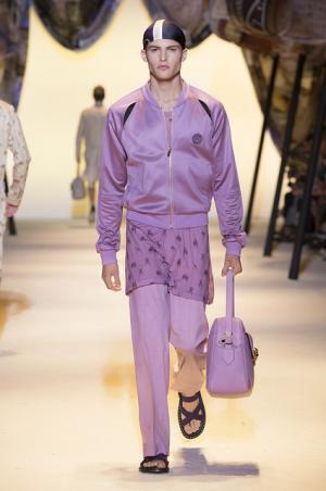 ヴェルサーチは砂漠のノマド【2016春夏メンズ】