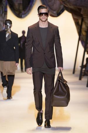 ヴェルサーチは砂漠のノマド【2016春夏メンズ】