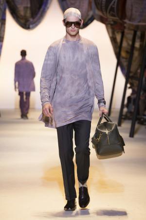 ヴェルサーチは砂漠のノマド【2016春夏メンズ】