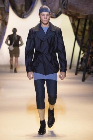 ヴェルサーチは砂漠のノマド【2016春夏メンズ】