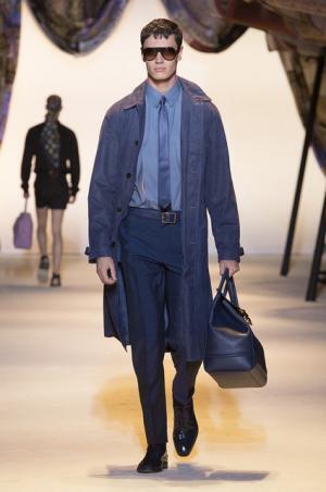 ヴェルサーチは砂漠のノマド【2016春夏メンズ】