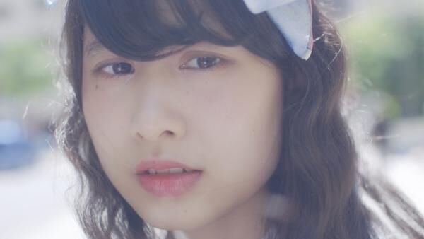 さよならポニーテールの『かわいいあのコ』のプロモーションビデオで主演する前田エマ
