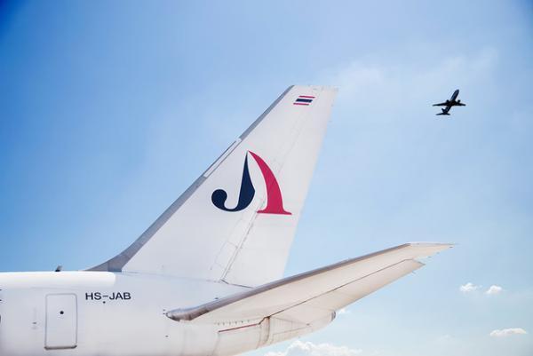 機上のドリンクはアルコール類もすべて無料。ベジタリアン料理やハラル料理も用意【ジェットアジア・エアウェイズのススメ vol.2】